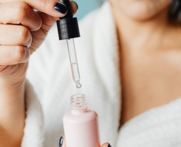 Serum pod lupą: jak czytać stężenia składników aktywnych i nie dać się nabrać na marketing