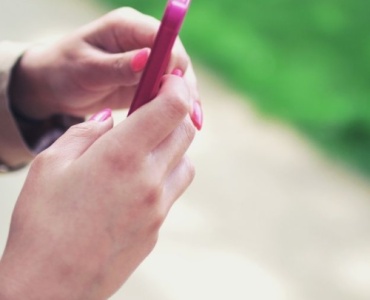 Po rozstaniu w sieci: jak ogarnąć social media i odzyskać spokój